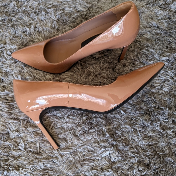 Via Spiga Patent Pointed Toe Pump - Picture 3 of 7